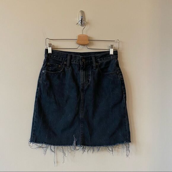 Levi’s-Ribcage Mini Skirt in a Washed Black with Raw Hem - Picture 2 of 13